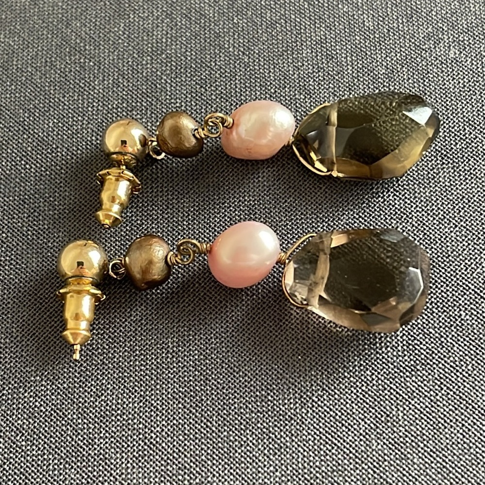 SMOKY QUARTZ AND FRESH WATER PEARL EARRINGS - Picture 5 of 8